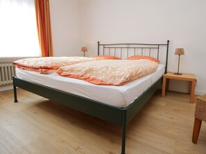 Doppelbett im Schlafzimmer