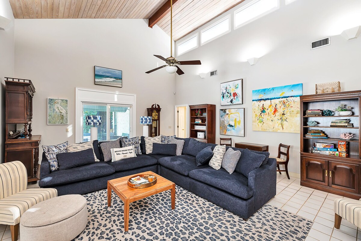 3 BR, 2 BA, Sleeps 7, Walk to the Pier Village & Park, Beautiful Backyard