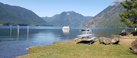 Public boat launch moment from the cabin with picnic area