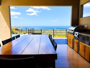 Stunning Oceanview terrace with Outdoor dining table, seating for 10 & BBQ Bali