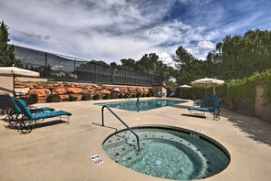 Community Amenities | Seasonal Pool | Year-Round Hot Tub