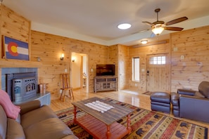 Main Living Area | Entryway