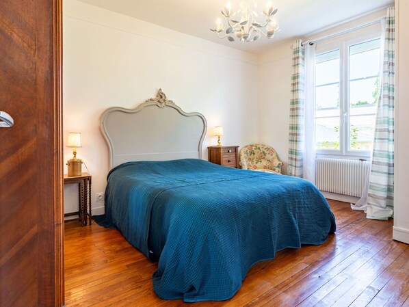 Furniture, Window, Azure, Comfort, Textile, Wood, Building, Flooring, Floor, Hardwood