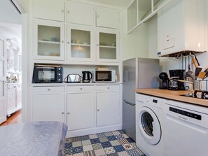 Laundry Room, Cabinetry, Kitchen Appliance, Washing Machine, Clothes Dryer, Kitchen Stove, Home Appliance, Wood, Kitchen, Flooring