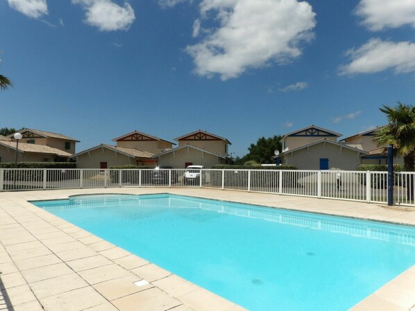 Water, Sky, Cloud, Swimming Pool, Building, Plant, Azure, Shade, Tree, Architecture