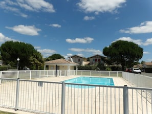 Cloud, Sky, Water, Swimming Pool, Building, Fence, Tree, Shade, House, Plant