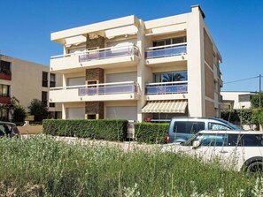 Plant, Sky, Building, Property, Wheel, Vehicle, Window, Car, Urban Design