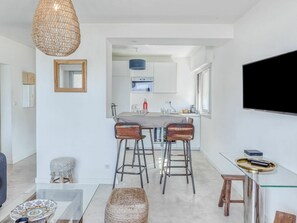 Furniture, Table, Property, Wood, Interior Design, Chair, Building, Flooring, Living Room