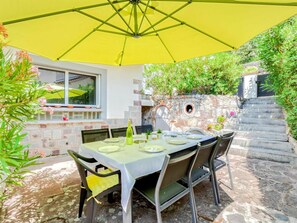 Tabelle, Möbel, Pflanze, Stuhl, Regenschirm, Natur, Beleuchtung, Interior Design, Gebäude, Gelb