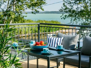 Plante, Meubles, Propriété, Table, Ciel, Pot De Fleur, L'Eau, La Nature, Bleu Azur, Chaise