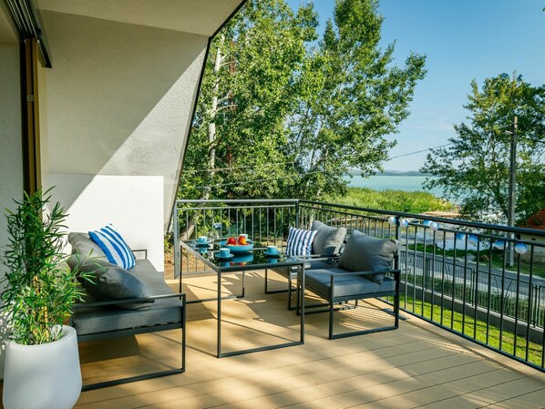Plante, Propriété, Ciel, Ombre, Mobilier De Jardin, Design Intérieur, Architecture, Chaise, Design Urbain, Pot De Fleur