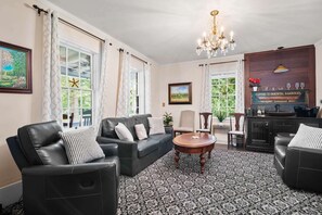 Sitting room with wet bar