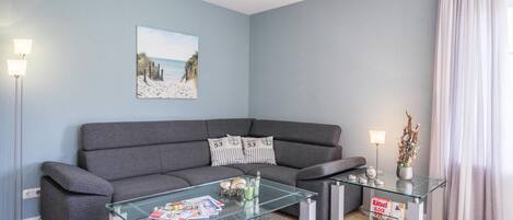 Wohnzimmer mit Sofa