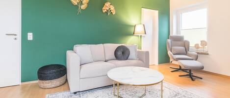 Wohnzimmer mit Sofa