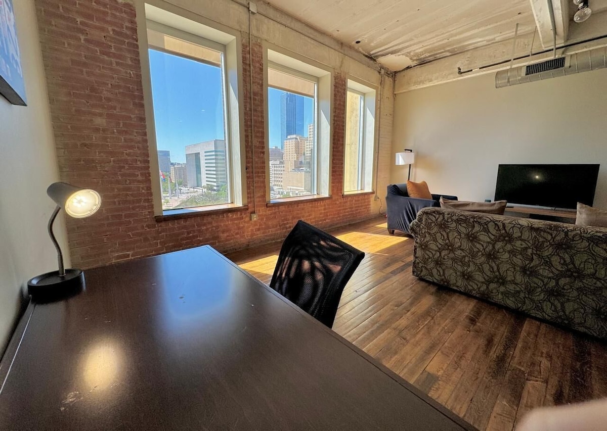 2 BR | 2 Bath | Downtown | Free Valet Parking | 7