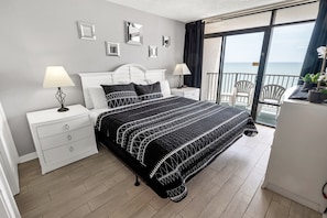Main Bedroom with View of the Ocean🌊☀️