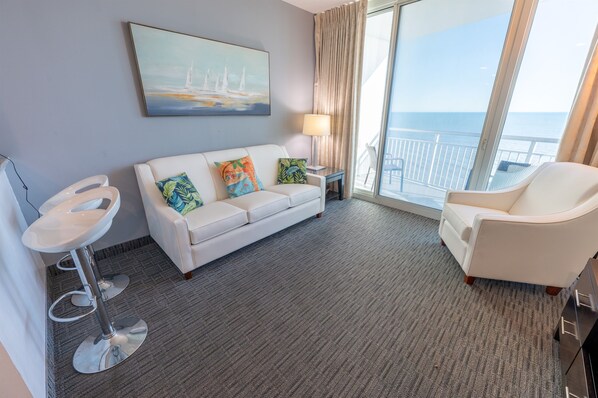 Direct Oceanfront, Beautifully Decorated