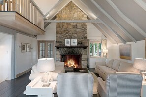 Miint 5 BR Home, Tennis, Heated Pool, Gas BBQ, Trampoline, Pool Table Ping Pong 