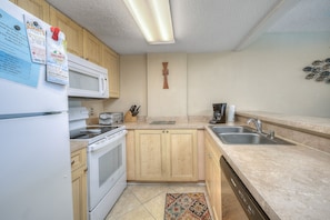 Feel like a professional chef in this fully stocked kitchen.