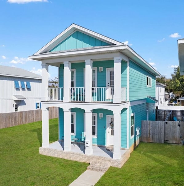 Beach vibes run throughout this beautifully constructed 2021 double balcony home. Enjoy partial bay views and easy walkable access to historic downtown Pensacola with the beach only a short drive away.