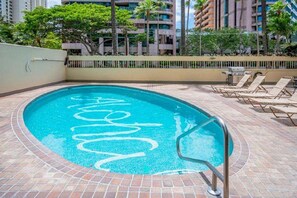 Royal Aloha pool