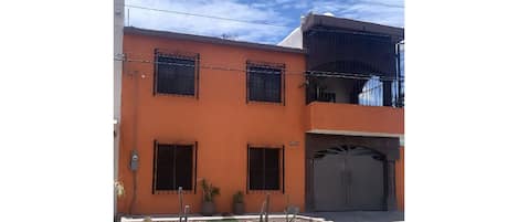 Casa Naranja