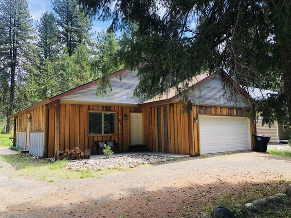 Downtown McCall Cabin adjacent to wildlife and wideopen spaces.