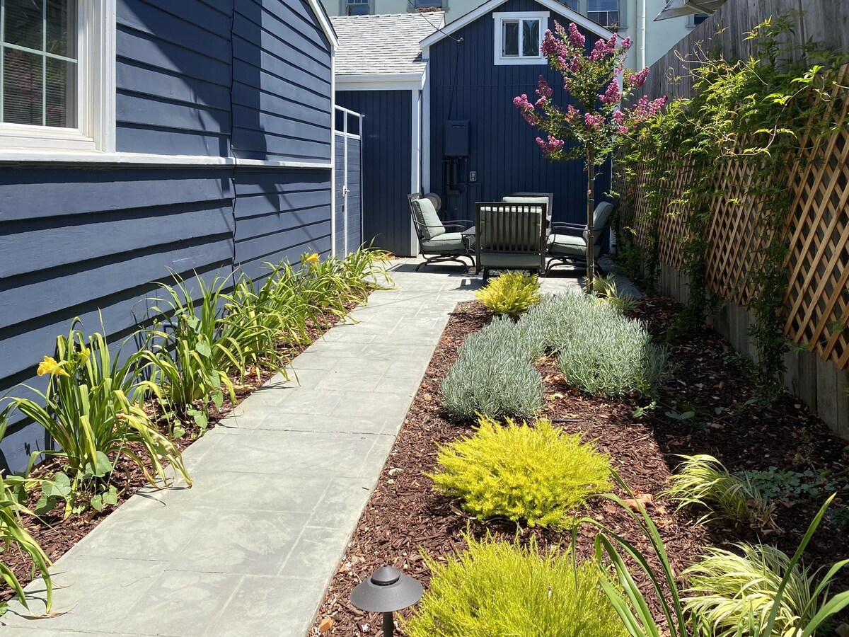 Cozy living, one block from Downtown Burlingame
