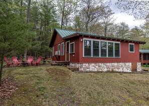Spacious yard area (Cardinal)