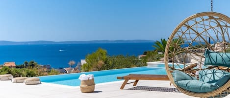 NEW! Seaview Villa Nocturno with 4 en-suite bedrooms, private 35smq infinity pool with hydromassage
