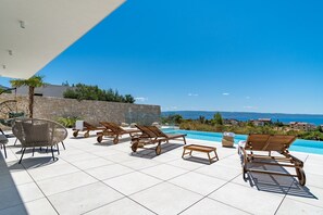 Villa is located in Podstrana above a coastal road in a very quiet area at the most beautiful part of the Dalmatian coast