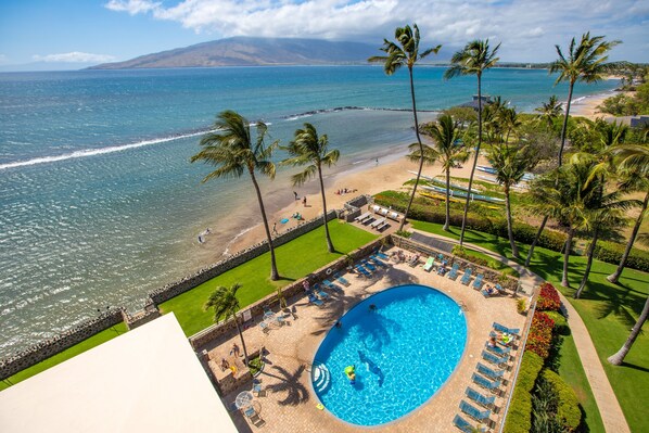 Menehune Shores is a unique Kihei gem sitting right on the ocean at Kalepolepo Beach overlooking a rebuilt Hawaiian fishpond and sheltered beach.