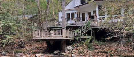 Peaceful Cottage overlooking the Ivy River with 3 bedrooms and 2 baths