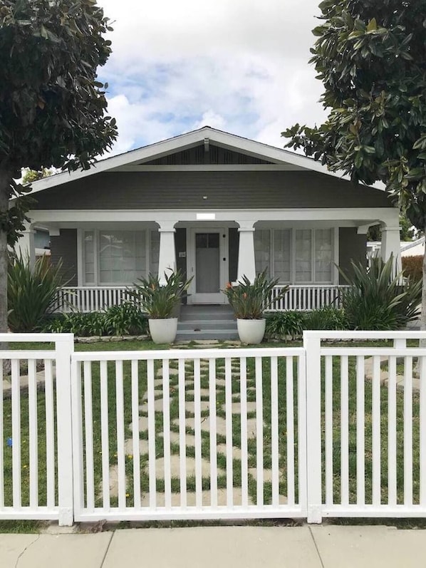 Home Exterior, kept tidy and manicured. 