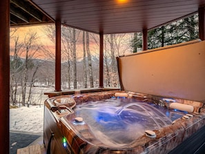 Rediker Retreat- Authentic Riverfront Luxury Log Home (1427)