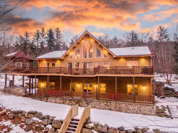 Rediker Retreat- Authentic Riverfront Luxury Log Home (1423)