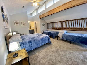 Loft Bedroom - 1 Queen and 2 Twin beds, dimmable lamps w/ USB outlets