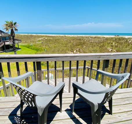 Island Time Beach House is a beach front property