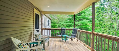 Bourne Vacation Rental | 2BR | 2BA | 1,400 Sq Ft | 2 Stories | Steps Required