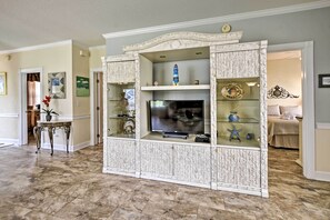 Living Room | Open Floorplan | Natural Light