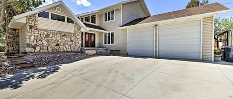 Cedar City Vacation Rental | 7BR | 4.5BA | 3 Stories | 4,700 Sq Ft