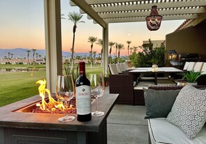 Enjoy a glass of wine or your favorite drink by the fire pit 🍷🔥🥃🔥🍺🔥🥂🔥