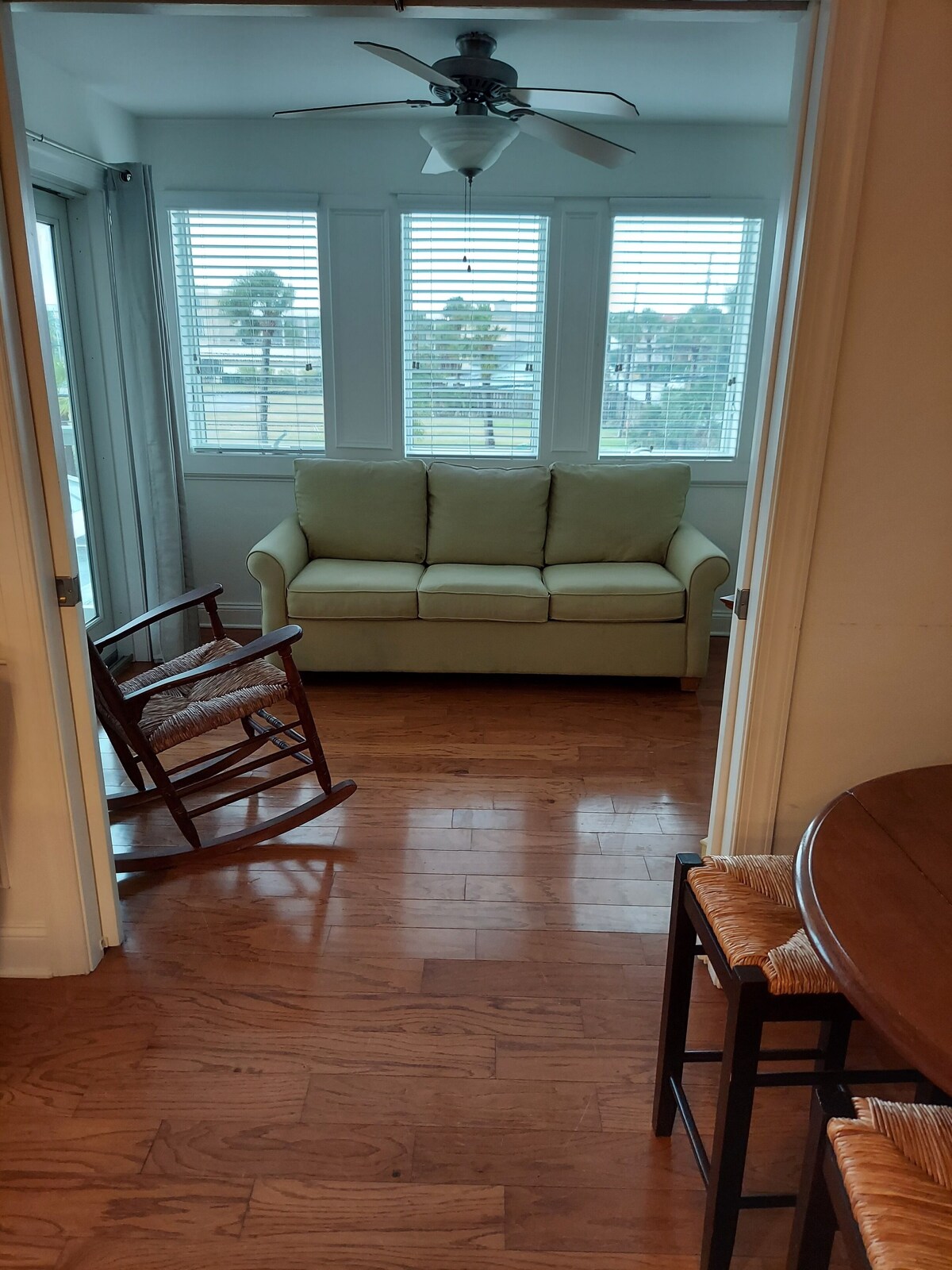 1415 Butlers Ave. # 12 – Pool – Beach 1 block away