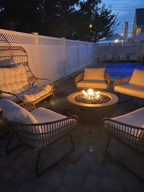 Fire pit with lots of seating