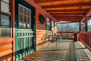 Relax on the front porch!
