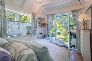 Alec Hill's Bakehouse, Wangford: The double bed looks out through french doors to the pretty garden