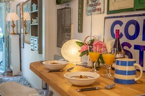 Breakfast bar in the kitchen