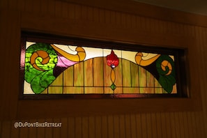 Stained glass btwn front bedroom and livingroom
