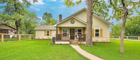 Welcoming you with a huge front gated area covered in green grass and live oak 