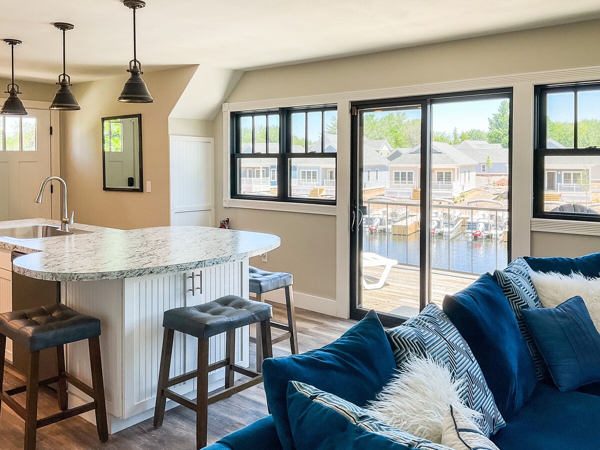 Waterfront Lake House, 2nd Floor, Boat Dock